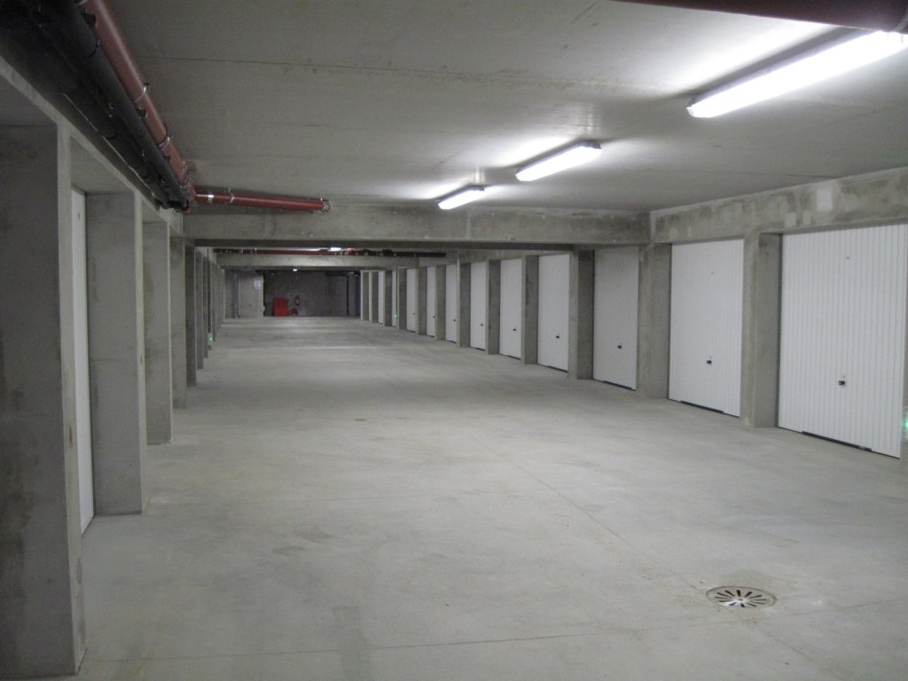 GARAGE A LOUER - ST ETIENNE - 63 &euro; charges comprises par mois