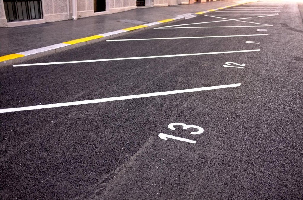 PARKING EXTERIEUR A LOUER - ST ETIENNE - 60 &euro; charges comprises par mois