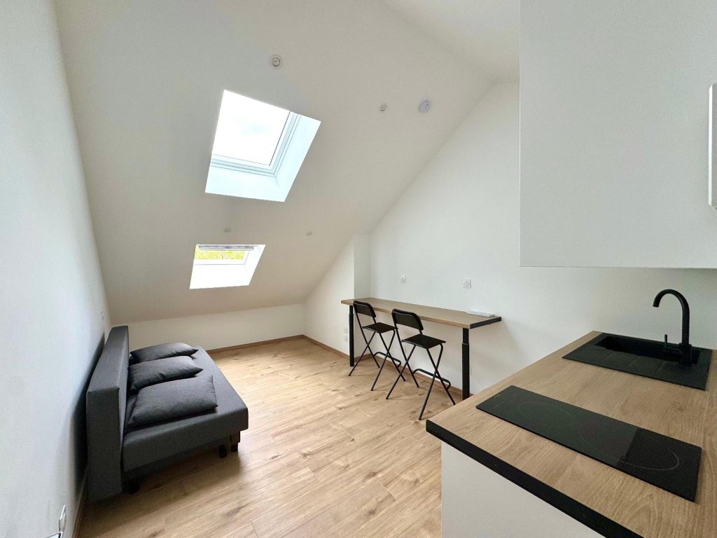 STUDIO A LOUER - ST ETIENNE - 25.1 m2 - 350 &euro; charges comprises par mois