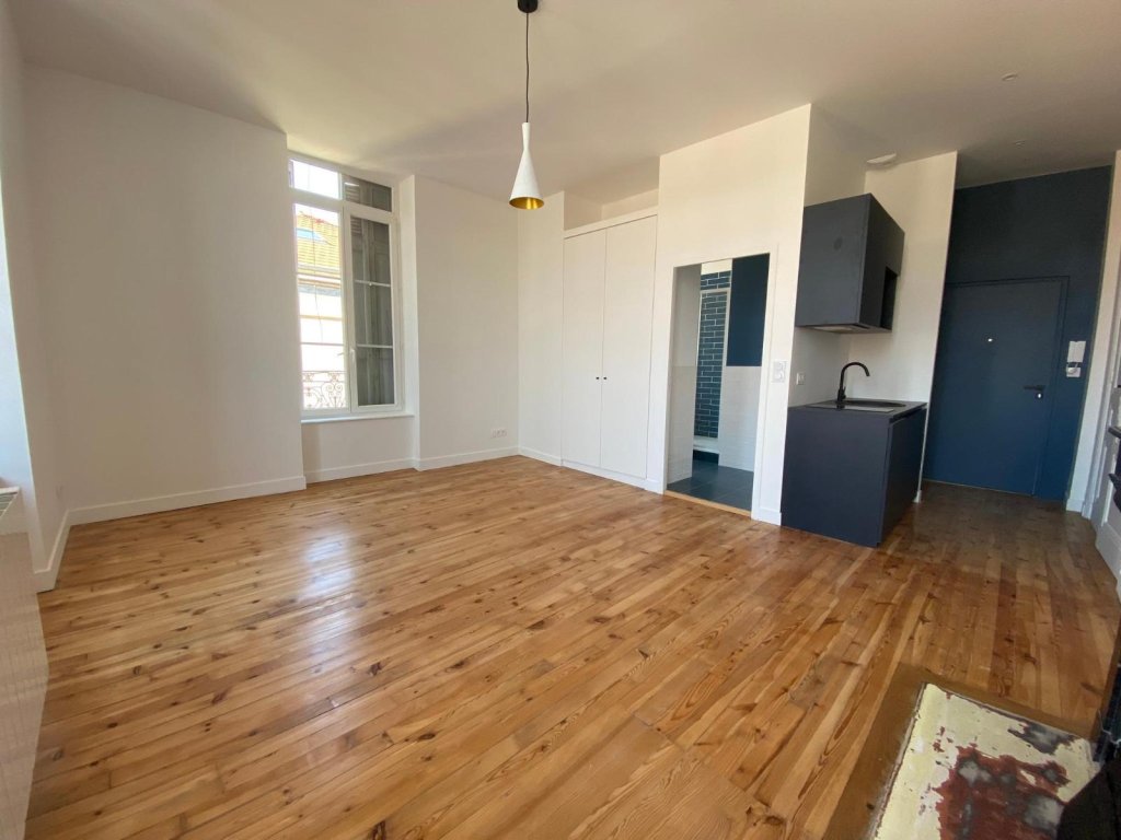 STUDIO A LOUER - ST ETIENNE - 31.01 m2 - 415 &euro; charges comprises par mois