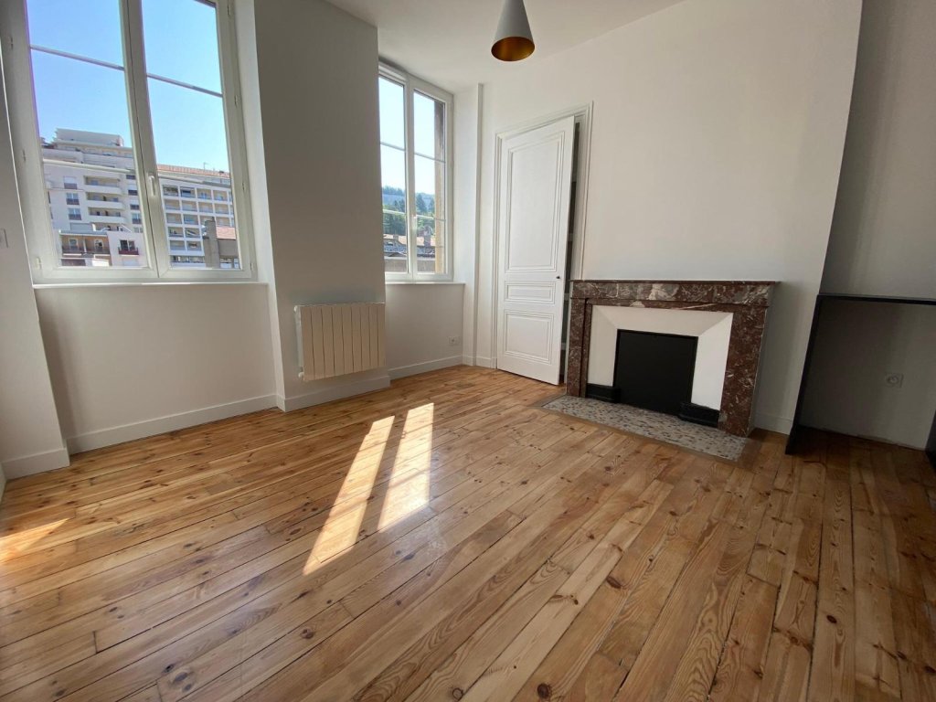 STUDIO A LOUER - ST ETIENNE - 19 m2 - 410 &euro; charges comprises par mois