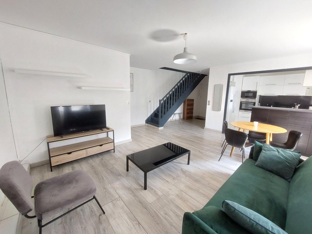 APPARTEMENT T5 A LOUER - ST ETIENNE - 84.81 m2 - 800 &euro; charges comprises par mois