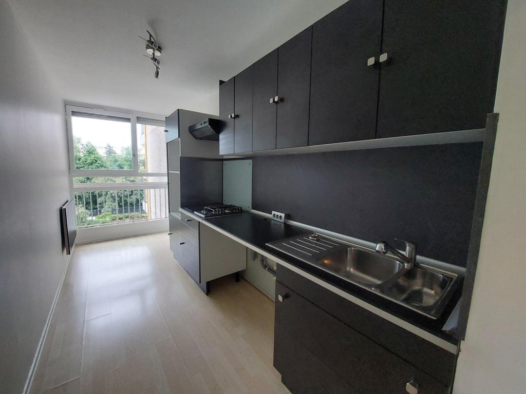 APPARTEMENT T2 A LOUER - ST ETIENNE - 52.34 m2 - 570 &euro; charges comprises par mois