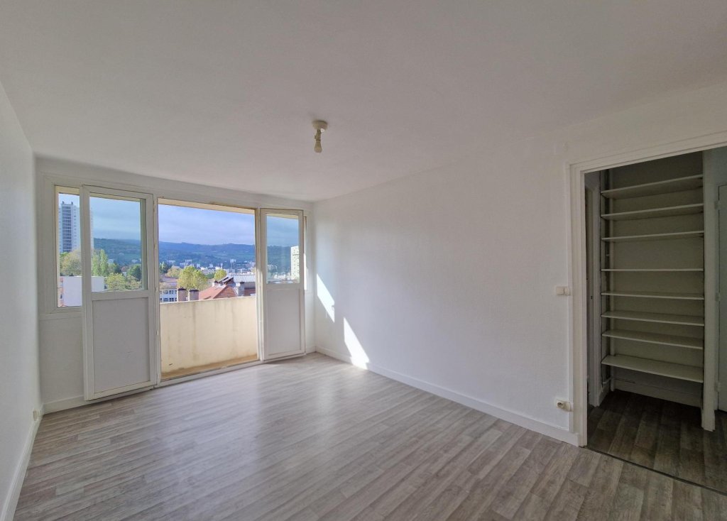 APPARTEMENT T4 A LOUER - ST ETIENNE - 63.92 m2 - 695 &euro; charges comprises par mois