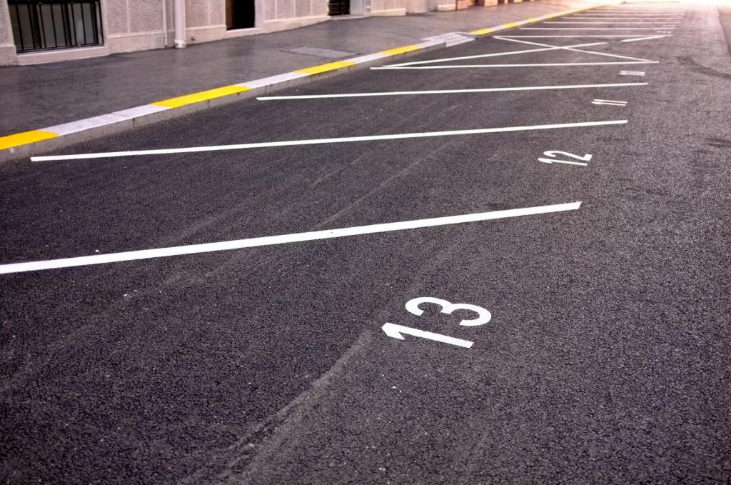 PARKING EXTERIEUR A LOUER - ST ETIENNE - 50 &euro; charges comprises par mois