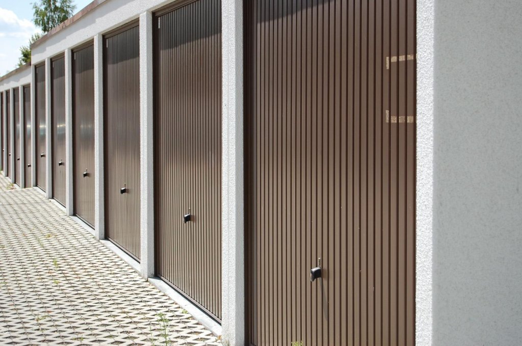 GARAGE A LOUER - ST ETIENNE - 58 &euro; charges comprises par mois