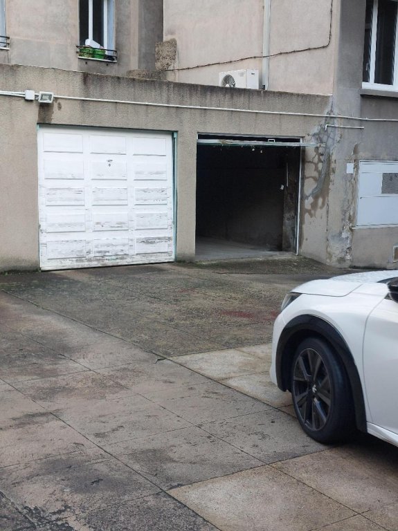 GARAGE A LOUER - ST ETIENNE - 70 &euro; charges comprises par mois