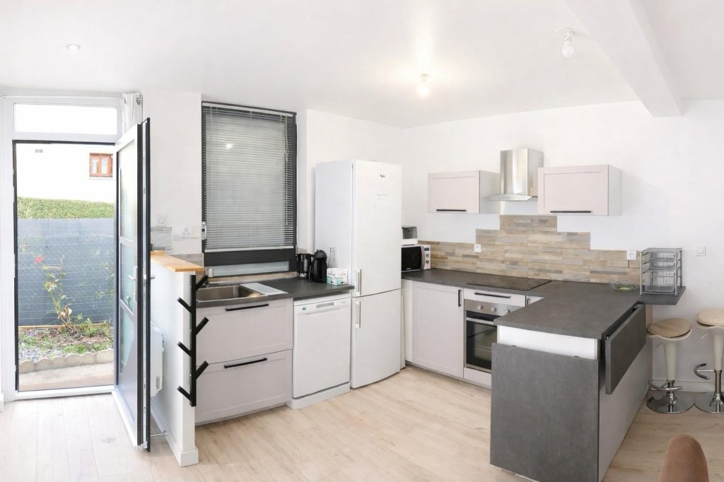 MAISON A LOUER - ST ETIENNE - 61.03 m2 - 640 &euro; charges comprises par mois