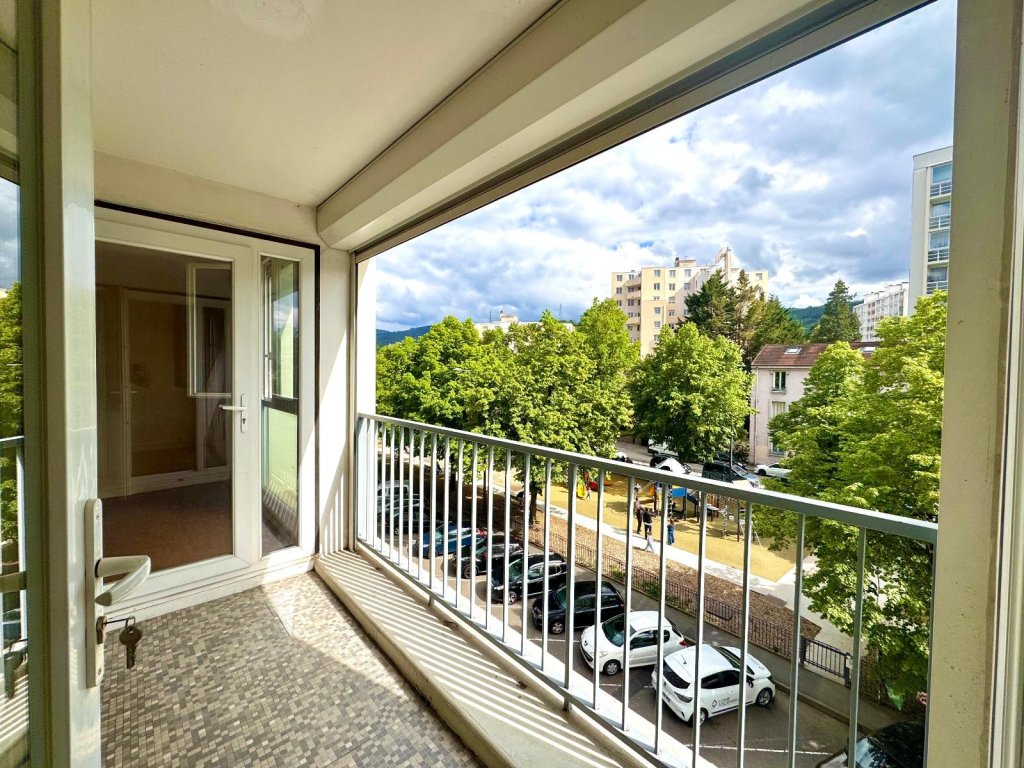 APPARTEMENT T4 A LOUER - ST ETIENNE - 96 m2 - 795 &euro; charges comprises par mois