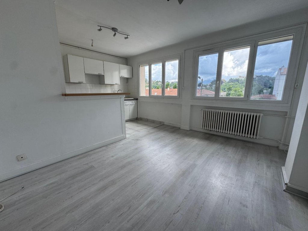 APPARTEMENT T2 A LOUER - ST ETIENNE - 39.17 m2 - 420 &euro; charges comprises par mois