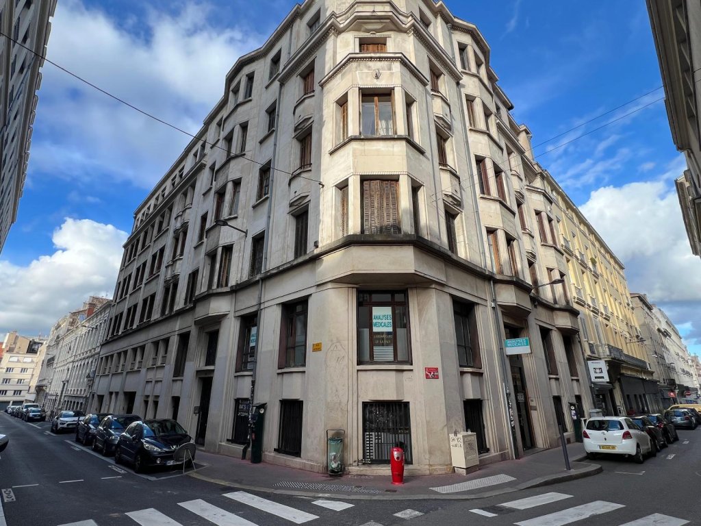 APPARTEMENT T5 A VENDRE - ST ETIENNE - 117 m2 - 129 000 &euro;