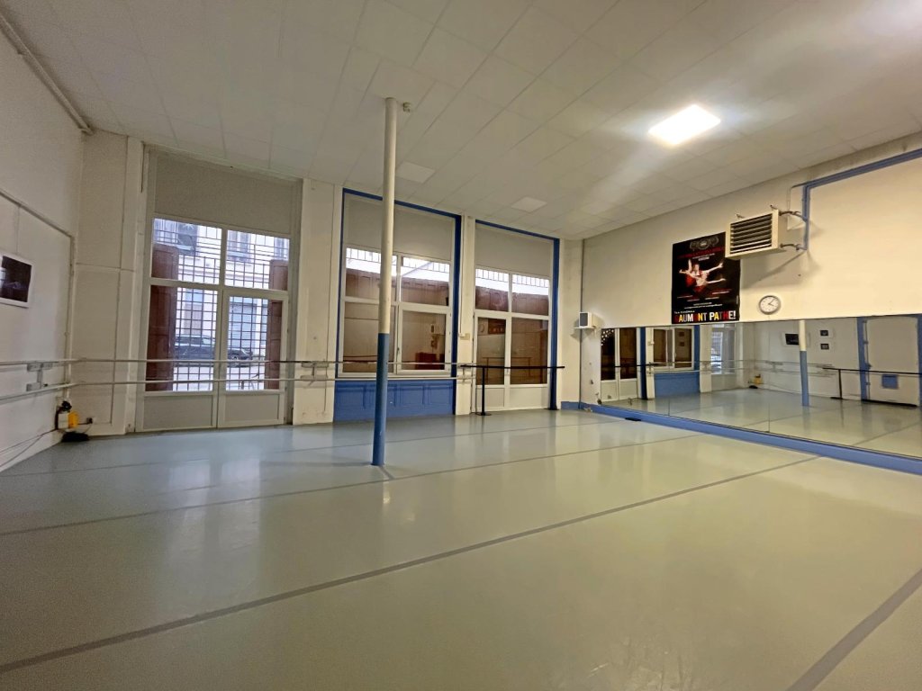 BOUTIQUE A VENDRE - ST ETIENNE - 186 m2 - 93 000 &euro; 