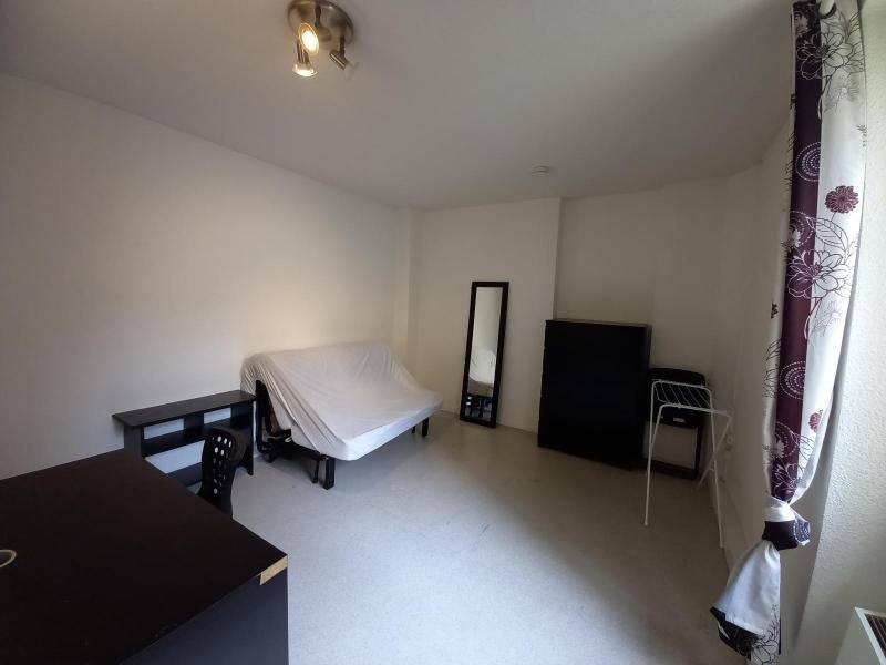 STUDIO A LOUER - ST ETIENNE - 24 m2 - 445 &euro; charges comprises par mois