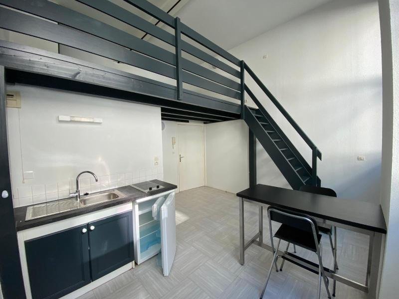 STUDIO A LOUER - ST ETIENNE - 27 m2 - 330 &euro; charges comprises par mois