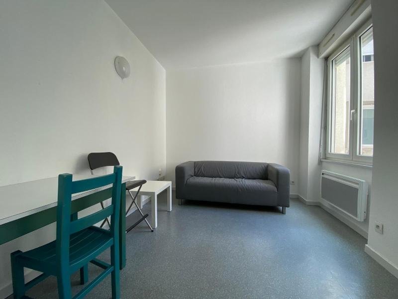 APPARTEMENT T2 A LOUER - ST ETIENNE - 31 m2 - 415 &euro; charges comprises par mois