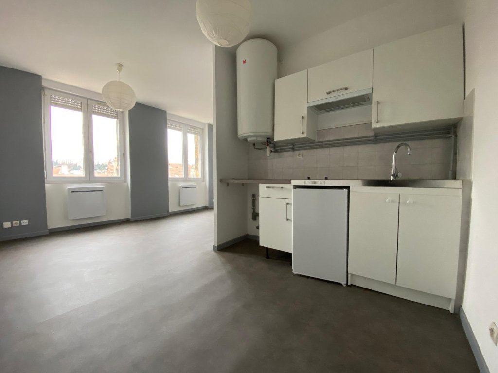 STUDIO A LOUER - ST ETIENNE - 27.33 m2 - 327 &euro; charges comprises par mois