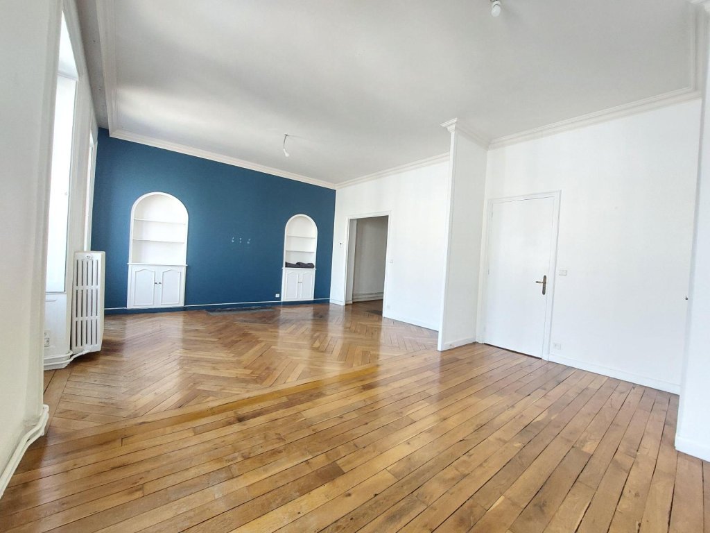 APPARTEMENT T2 A LOUER - ST ETIENNE - 65.72 m2 - 615 &euro; charges comprises par mois