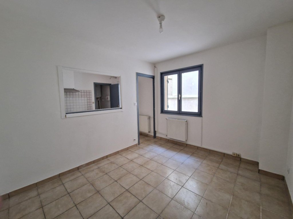 STUDIO A LOUER - ST ETIENNE - 24.2 m2 - 305 &euro; charges comprises par mois