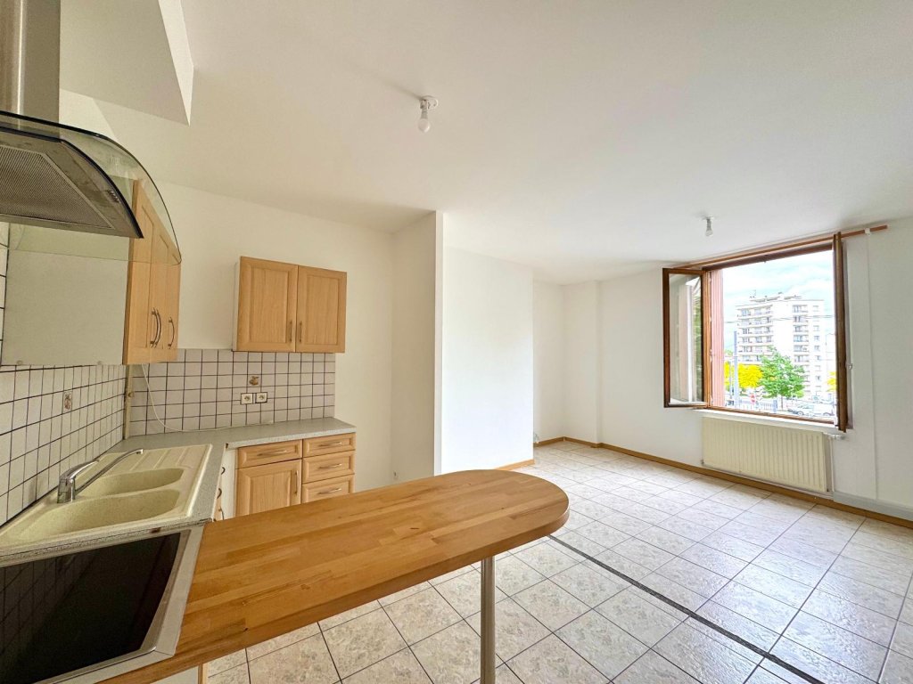 APPARTEMENT T3 A LOUER - ST ETIENNE - 51.3 m2 - 490 &euro; charges comprises par mois