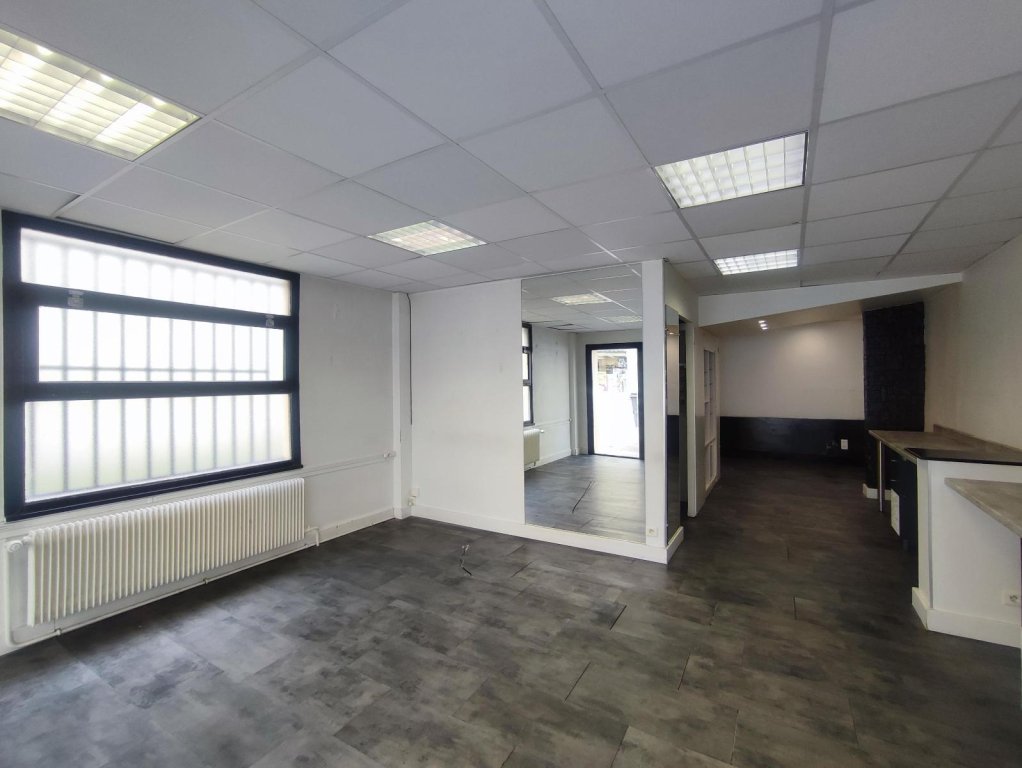 BOUTIQUE A LOUER - FIRMINY - 50 m2 - 440 &euro; HC par mois