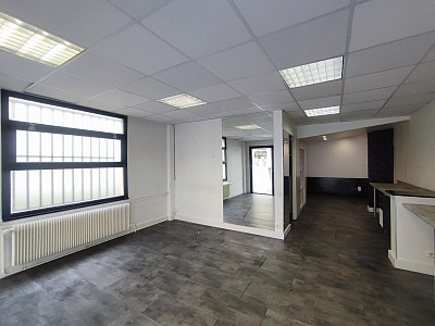 BOUTIQUE A LOUER - FIRMINY - 50 m2 - 440 &euro; HC par mois