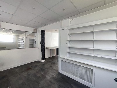 BOUTIQUE A LOUER - FIRMINY - 50 m2 - 440 &euro; HC par mois