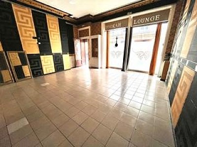 BOUTIQUE A LOUER - ST ETIENNE - 97 m2 - 890 € HC par mois
