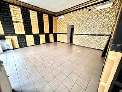 BOUTIQUE A LOUER - ST ETIENNE - 97 m2 - 890 € HC par mois