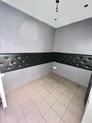 BOUTIQUE A LOUER - ST ETIENNE - 97 m2 - 890 &euro; HC par mois