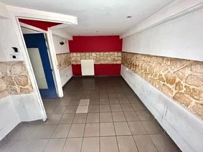 BOUTIQUE A LOUER - ST ETIENNE - 97 m2 - 890 € HC par mois