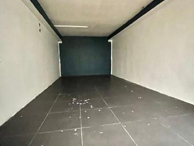 BOUTIQUE A LOUER - ST ETIENNE - 97 m2 - 890 € HC par mois