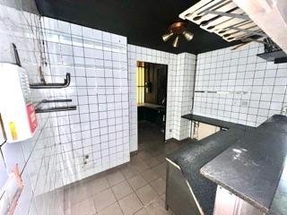 BOUTIQUE A LOUER - ST ETIENNE - 97 m2 - 890 &euro; HC par mois
