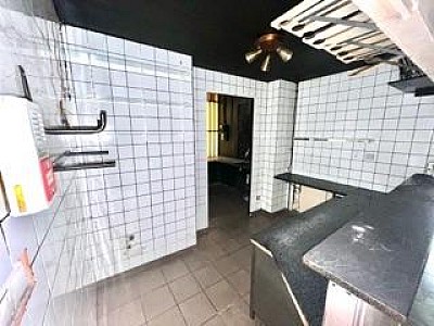 BOUTIQUE A LOUER - ST ETIENNE - 97 m2 - 890 € HC par mois