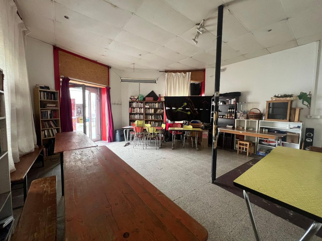 BOUTIQUE A VENDRE - ST ETIENNE - 73 m2 - 33 800 &euro; 