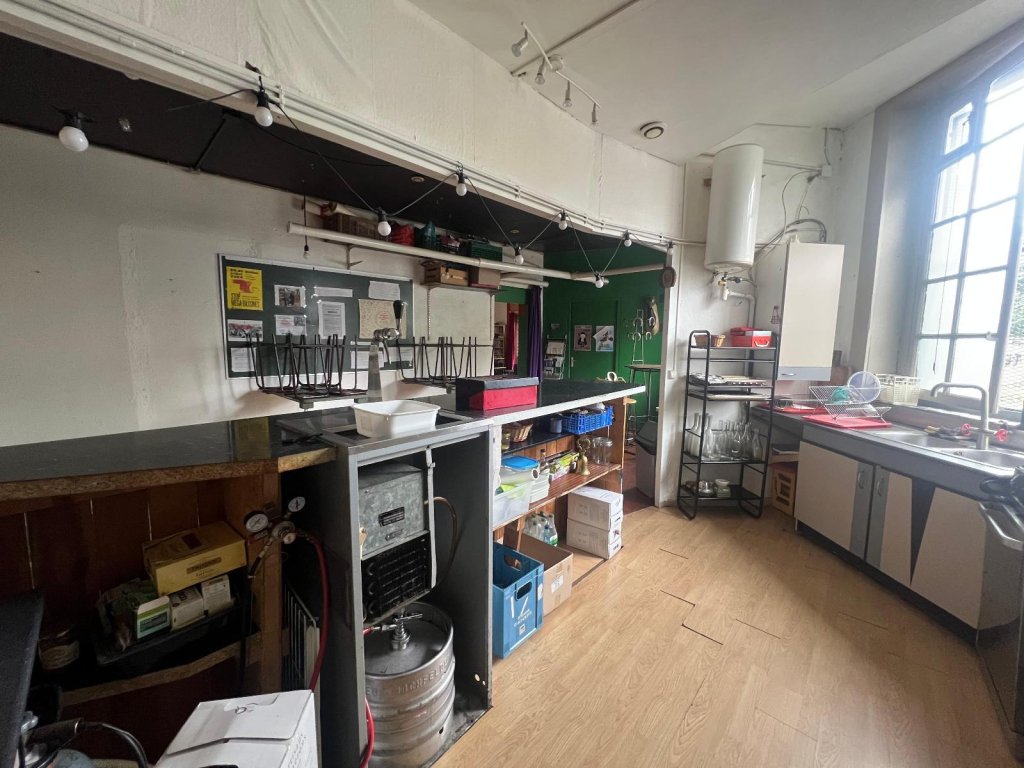 BOUTIQUE A VENDRE - ST ETIENNE - 73 m2 - 33 800 &euro; 