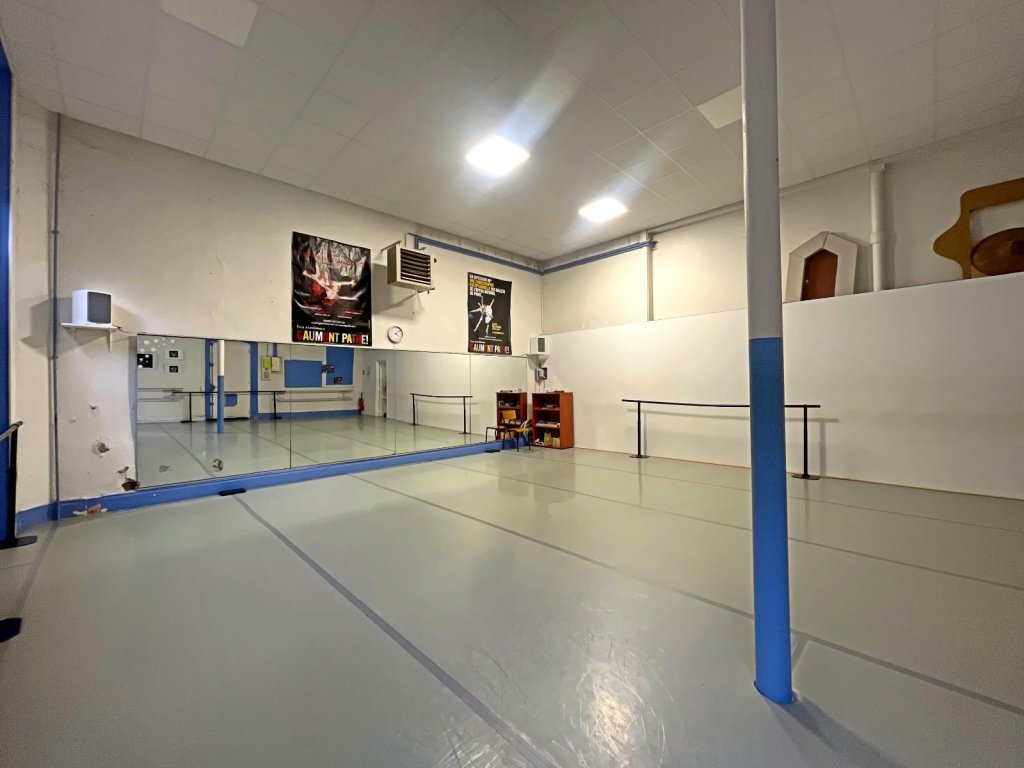 BOUTIQUE A VENDRE - ST ETIENNE - 186 m2 - 93 000 &euro; 