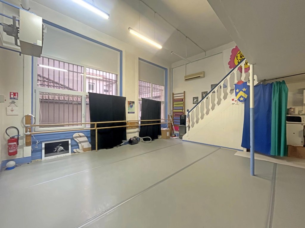 BOUTIQUE A VENDRE - ST ETIENNE - 186 m2 - 93 000 &euro; 