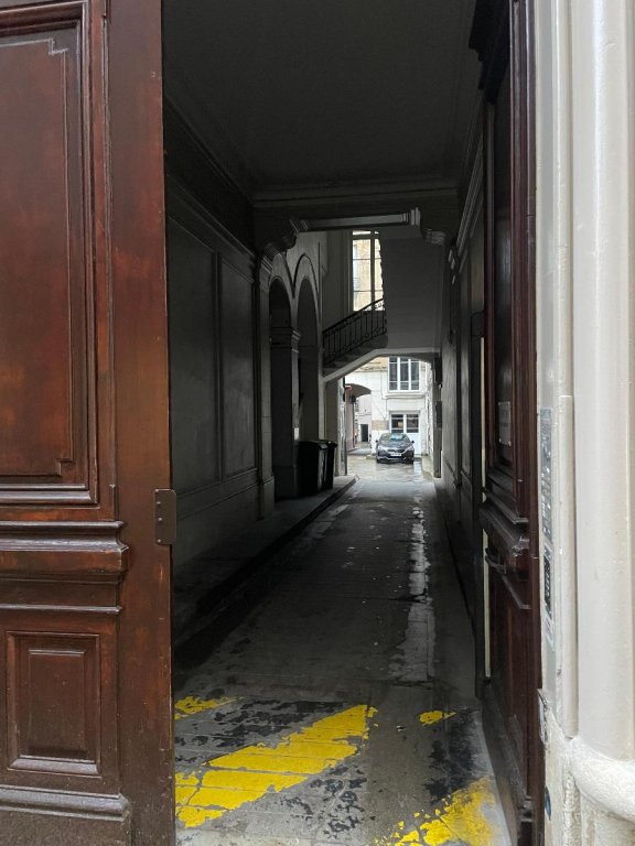 BOUTIQUE A VENDRE - ST ETIENNE - 186 m2 - 93 000 &euro; 