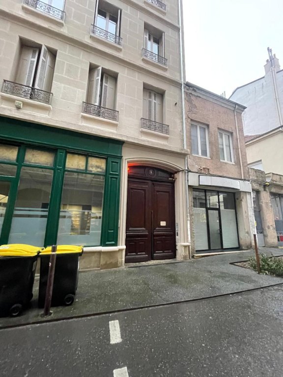 BOUTIQUE A VENDRE - ST ETIENNE - 186 m2 - 93 000 &euro; 