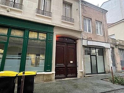 BOUTIQUE A VENDRE - ST ETIENNE - 186 m2 - 93 000 &euro; 