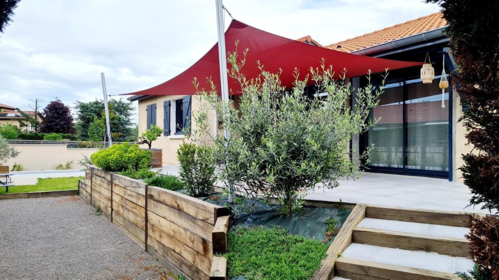 MAISON A LOUER - VILLARS - 134.68 m2 - 1 496 &euro; charges comprises par mois