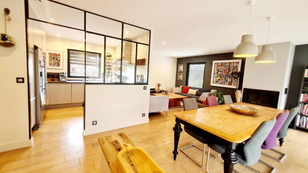 MAISON A LOUER - VILLARS - 134.68 m2 - 1 496 &euro; charges comprises par mois