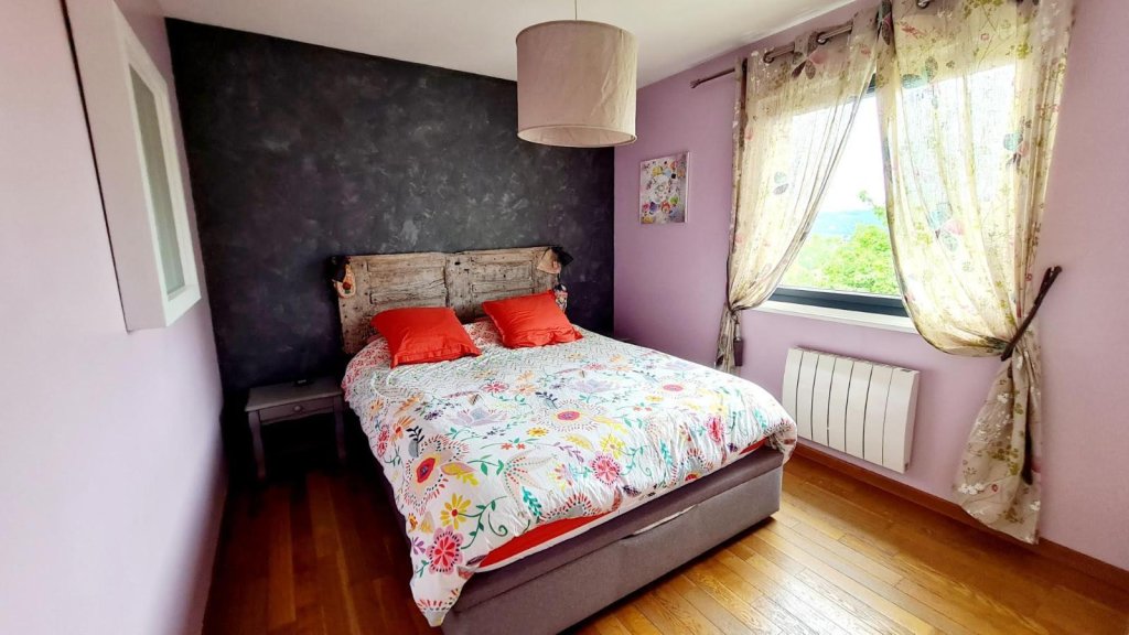 MAISON A LOUER - VILLARS - 134.68 m2 - 1 496 &euro; charges comprises par mois