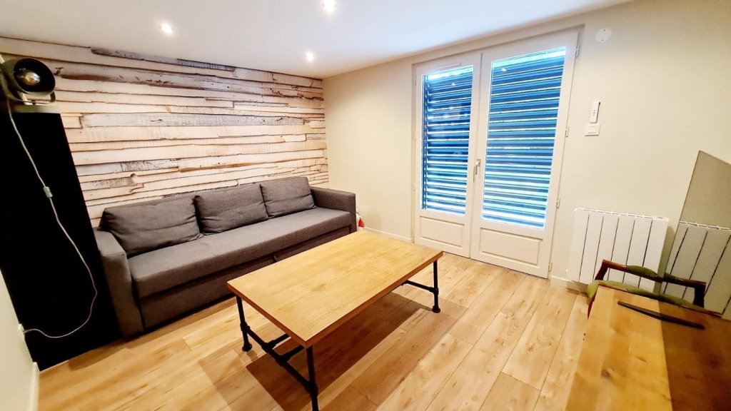 MAISON A LOUER - VILLARS - 134.68 m2 - 1 496 &euro; charges comprises par mois