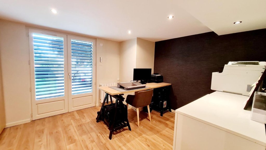 MAISON A LOUER - VILLARS - 134.68 m2 - 1 496 &euro; charges comprises par mois