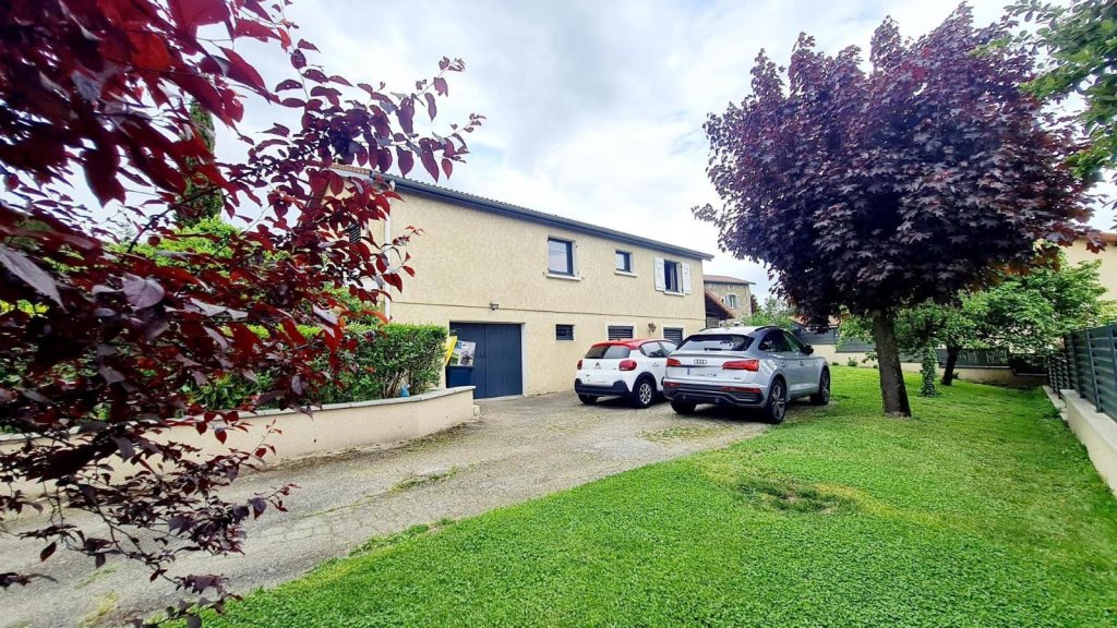 MAISON A LOUER - VILLARS - 134.68 m2 - 1 496 &euro; charges comprises par mois