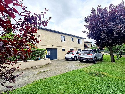 MAISON A LOUER - VILLARS - 134.68 m2 - 1 496 &euro; charges comprises par mois
