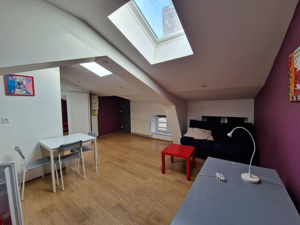 STUDIO A LOUER - ST ETIENNE - 18.36 m2 - 370 &euro; charges comprises par mois
