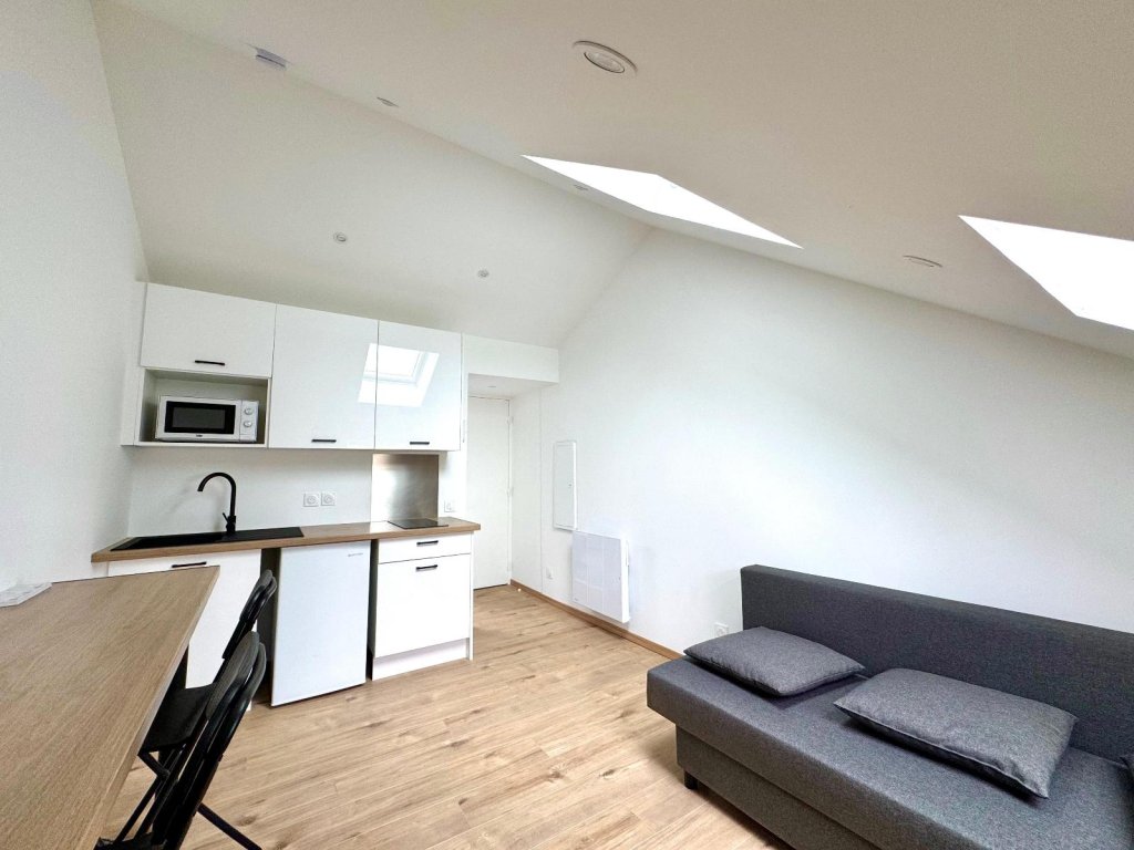 STUDIO A LOUER - ST ETIENNE - 25.1 m2 - 350 &euro; charges comprises par mois