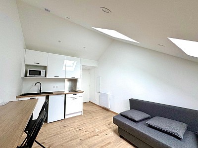 STUDIO A LOUER - ST ETIENNE - 25.1 m2 - 350 &euro; charges comprises par mois